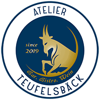 Atelier Teufelsbäck : Die Bar und Weinstube Atelier Teufelsbäck begeistert mit gemütlichem Biergarten sowie erlesenen Weinen und hausgemachten Köstlichkeiten.